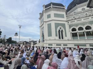 Ribuan Jamaah Padati Masjid Raya Al Mashun Medan untuk Salat Idul Adha