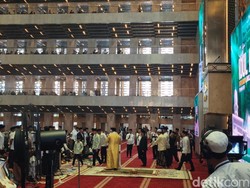 Wapres Gibran Salat Idul Adha di Istiqlal, Didampingi Sejumlah Menteri