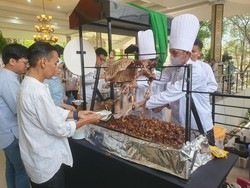 Herman Deru Gelar Open House di Griya Agung, Menunya Pempek-Kambing Guling