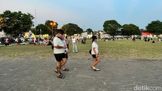 Mitos di Alun-alun Kidul, Lewati Pohon Beringin Maka Keinginan Akan Berhasil