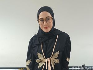 Devi Permatasari Ungkap Rahasia Awet Muda di Usia Kepala Lima
