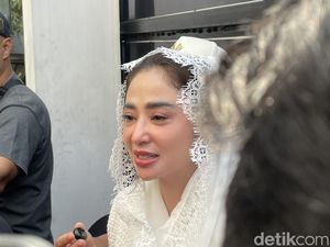 Dewi Perssik Pakai Helikopter demi Pulang untuk Potong Sapi Kurban