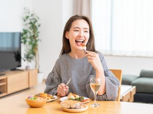 Orang yang Makan Pelan Ternyata Punya 5 Keuntungan Psikologis Ini
