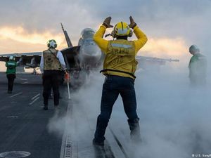 Iran Serang Balik AS, Konflik Hormuz Memanas