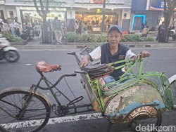 Kisah Tukang Becak Ngapiyo, Sepi Order di Tengah Ramainya Malioboro