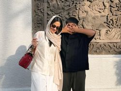Nia Ramadhani dan Anak Salat Idul Adha di Singapura, Ungkap Makna Kepemilikan