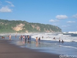 Libur Idul Adha, Pedagang di Pantai Parangtritis Sambat Sepi
