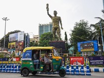 Patung Raksasa Messi di India Goyang Kena Angin, Bakal Dipindahkan