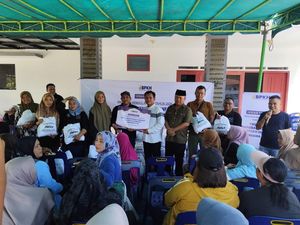 Rumah Aspirasi Sugiat Santoso Bagikan Daging Kurban-1.000 Paket Sembako di Langkat