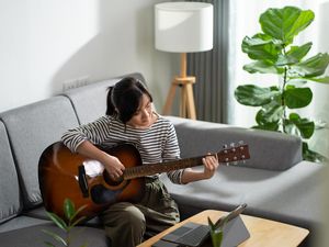 Terngiang Lagu Viral My Bolu Ketan, Terhibur atau Kadang Kesel? Ini Bedanya