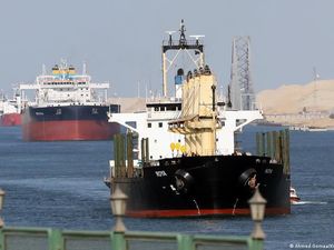 Mengapa Selat Hormuz Tak Bisa Patok Tarif Seperti Panama dan Suez?