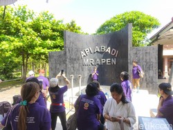 Mrapen Ramai Pengunjung Jelang Pengambilan Api Dharma Waisak
