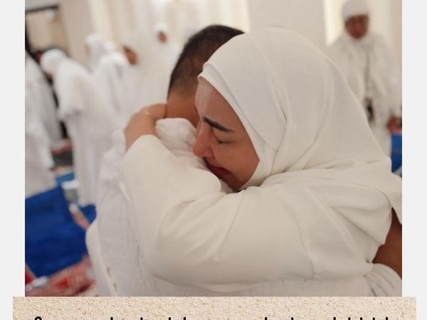 Tangis Ashanty dan Anang Hermansyah saat Jalani Ibadah Haji