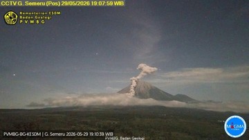 Gunung Semeru Erupsi Lagi Malam Ini, Tinggi Awan Panas Capai 2 Km
