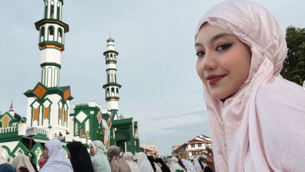 Senyum dan Air Mata Ghea Indrawari di Singkawang