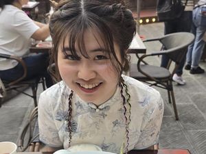 Gracia Caroline Hobi Kulineran, Cicip Makanan Korea hingga China Autentik!