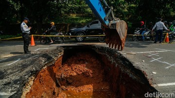 Perbaikan Jalan Amblas Lenteng Agung Ditarget Rampung 2 Pekan, Ini Kendalanya