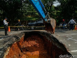 Perbaikan Jalan Amblas Lenteng Agung Ditarget Rampung 2 Pekan, Ini Kendalanya