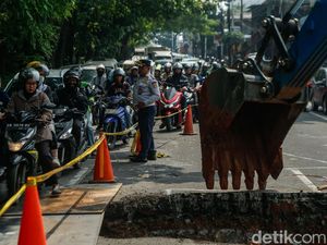 10 Fakta Jalan Amblas Picu Macet Panjang di Lenteng Agung