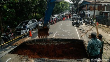 Perbaikan Jalan Amblas di Lenteng Agung Telan Anggaran Rp 380 Juta
