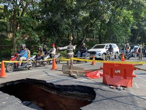 SDA Jaksel Ungkap Penyebab Jalan di Lenteng Agung Amblas