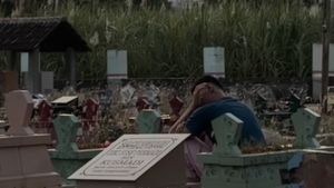 Justin Hubner Sesenggukan di Makam Ibunda Jennifer Coppen Jelang Menikah