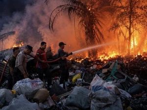 Gudang Barang Bekas di Padangsidimpuan Terbakar, Angin Kencang Jadi Penghambat
