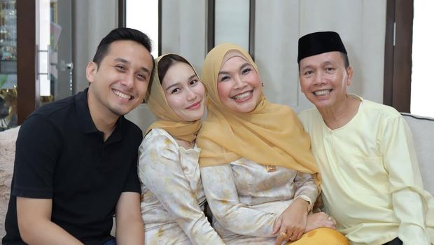 Kevin Gusnadi dan Keluarga Ayu Ting Ting Kevin Gusnadi dan Keluarga Ayu Ting Ting