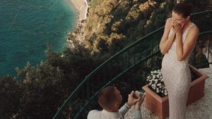 Momen Maarten Paes Berlutut saat Lamar Luna Bijl, So Sweet Banget!