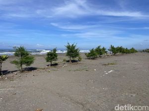 Menikmati Syahdunya Cikembulan Pass, Pantai Tanpa Tiket Masuk