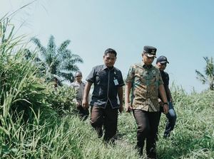 Walkot Medan Tinjau Akses Jalan TPU di Marelan yang Tak Bisa Dilalui Ambulans
