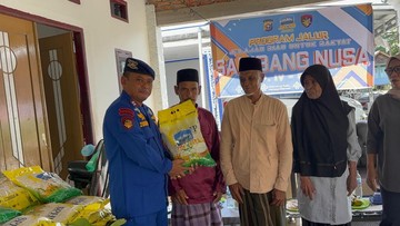 Kapal JALUR Polda Riau Hadir di Pulau Terluar, Beri Bansos ke Nelayan