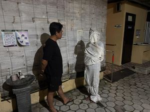 Penampakan Pocong Jadi-jadian Ditangkap Usai Live TikTok di Sragen