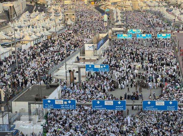 Ribuan Jemaah Haji Berbondong Tinggalkan Mina