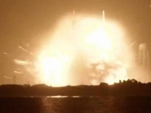 Roket Raksasa Blue Origin Meledak Jadi Bola Api, Langit Florida Membara