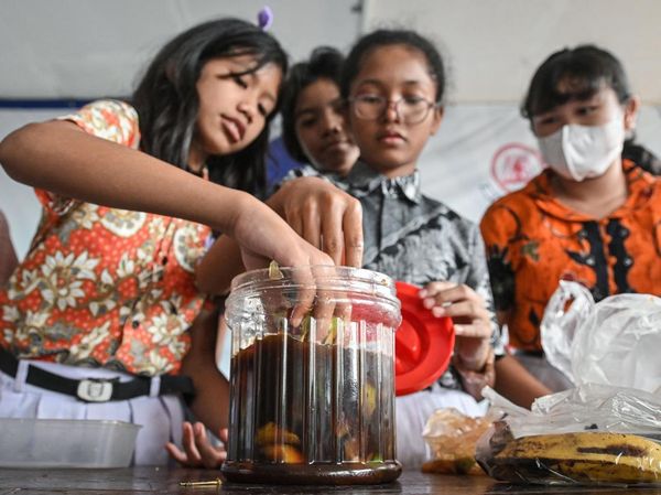 Siswa di Tangsel Belajar Olah Sampah Organik Jadi Ekoenzim