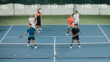 Menjajal Peralatan 'Tempur' Tenis