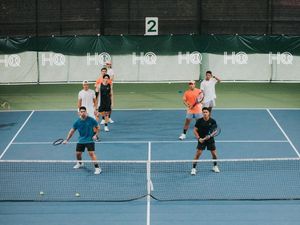 Menjajal Peralatan Tempur Tenis
