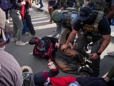 Bentrokan Pecah di Pusat Detensi Imigran New Jersey