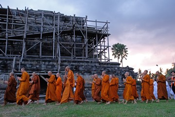 Air Suci Waisak Disemayamkan di Candi Mendut