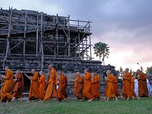 Air Suci Waisak Disemayamkan di Candi Mendut