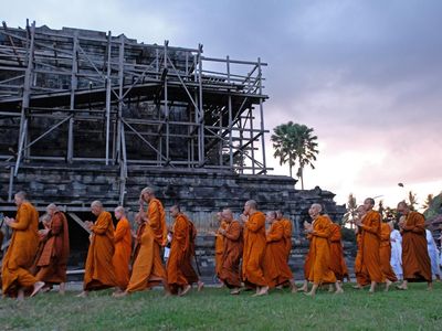 Air Suci Waisak Disemayamkan di Candi Mendut