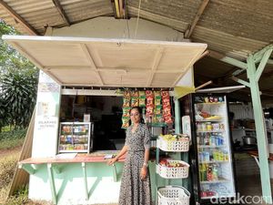 Dukungan KUR BRI Bantu Rita Kembangkan Warung Makan di Hambalang