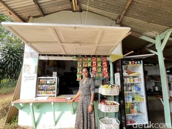 Dukungan KUR BRI Bantu Rita Kembangkan Warung Makan di Hambalang