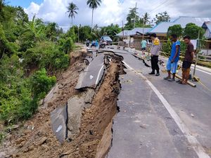Video: Separah Ini Kondisi Jalan Amblas di Pulubala, Gorontalo