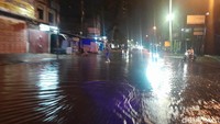 Jalan Bhayangkara Medan Terendam Banjir, Banyak Kendaraan Mogok