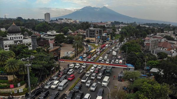Jalur Puncak Bogor Padat Saat Libur Panjang