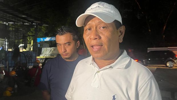 Kepala Suku Dinas SDA Jakarta Selatan, Santo, minta maaf perbaikan jalan amblas di Lenteng Agung bikin macet. (Rumondang/detikcom)