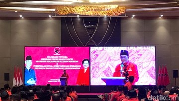 Lagu 'Bung Karno Bapak Marhaenisme' Menggema di Bimtek PDIP