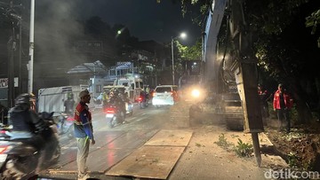 Perbaikan Dikebut, Lajur Kanan Jalan Lenteng Agung Arah Depok Dibongkar